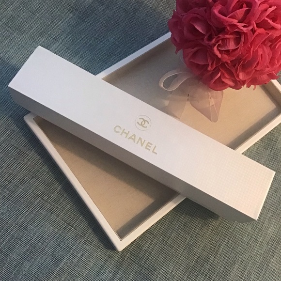 Chanel White Women's umbrella.Brand New this is absolutely beautiful. - Picture 4 of 8